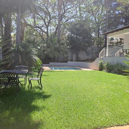 8 On Acacia Guesthouse Bedfordview Extérieur photo