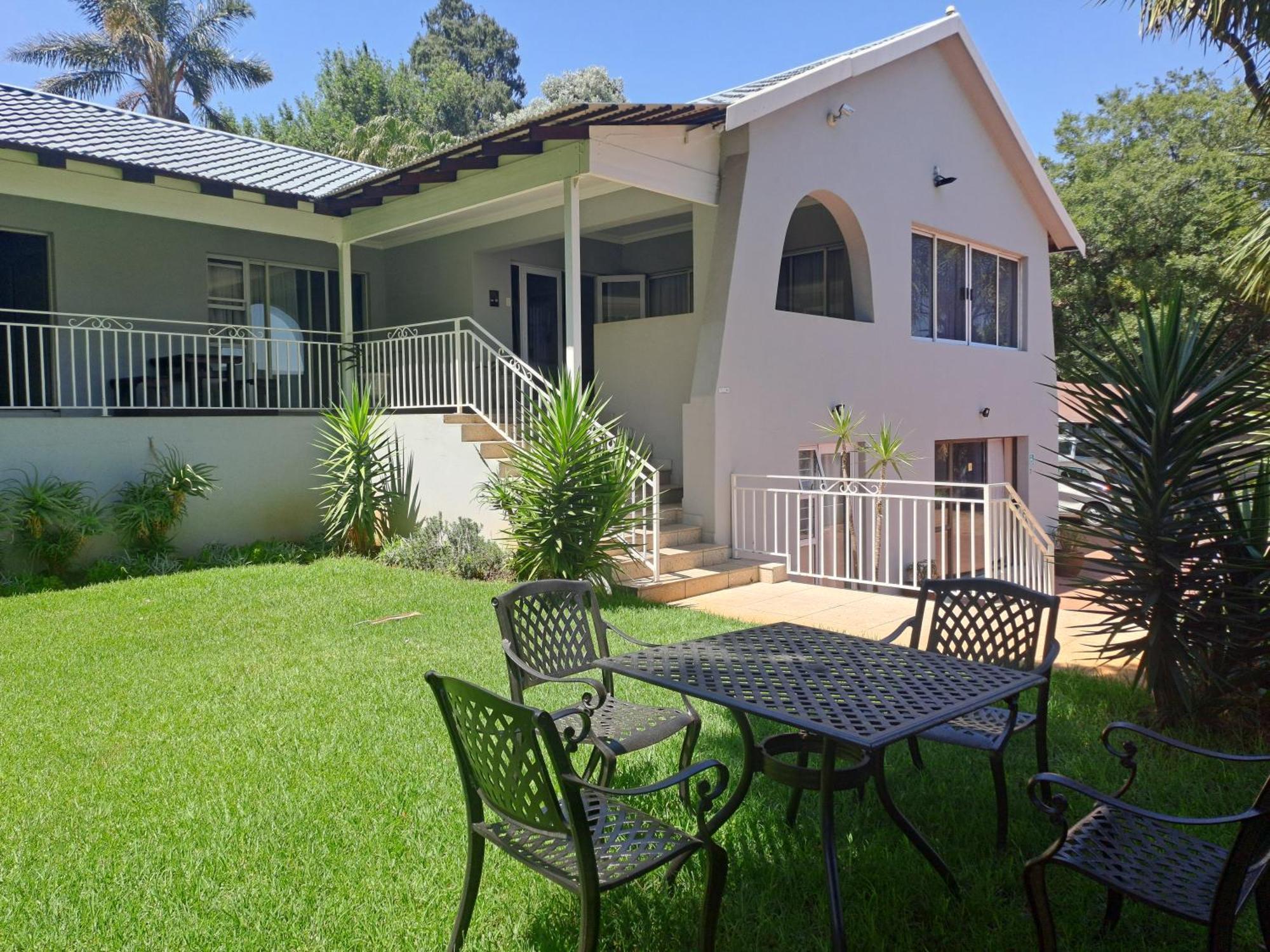 8 On Acacia Guesthouse Bedfordview Extérieur photo