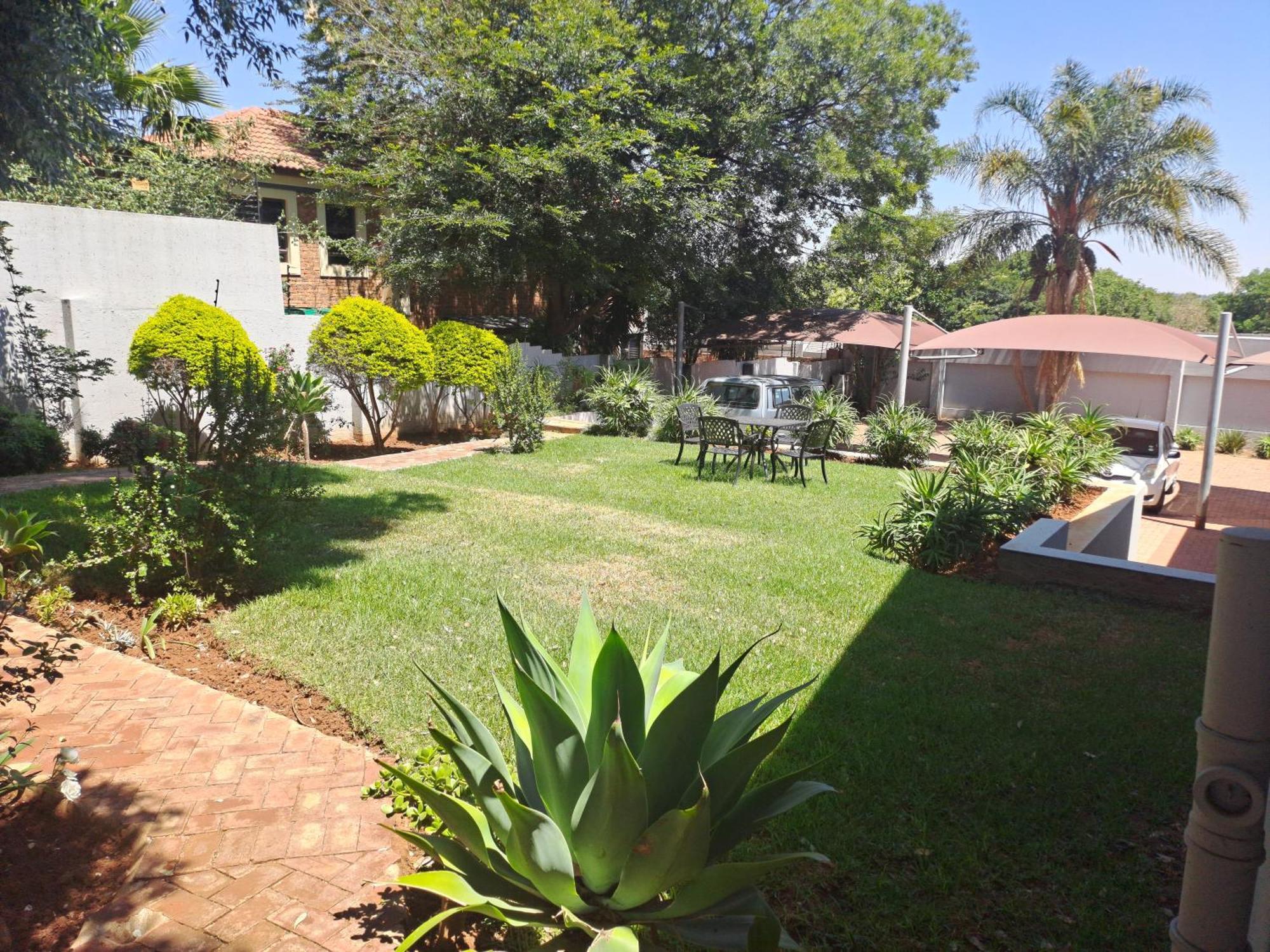 8 On Acacia Guesthouse Bedfordview Extérieur photo