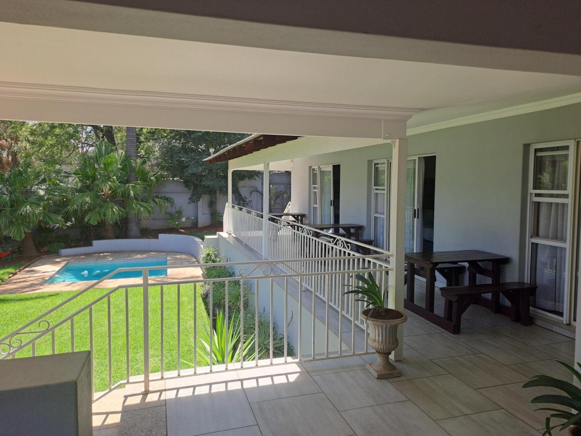 8 On Acacia Guesthouse Bedfordview Extérieur photo