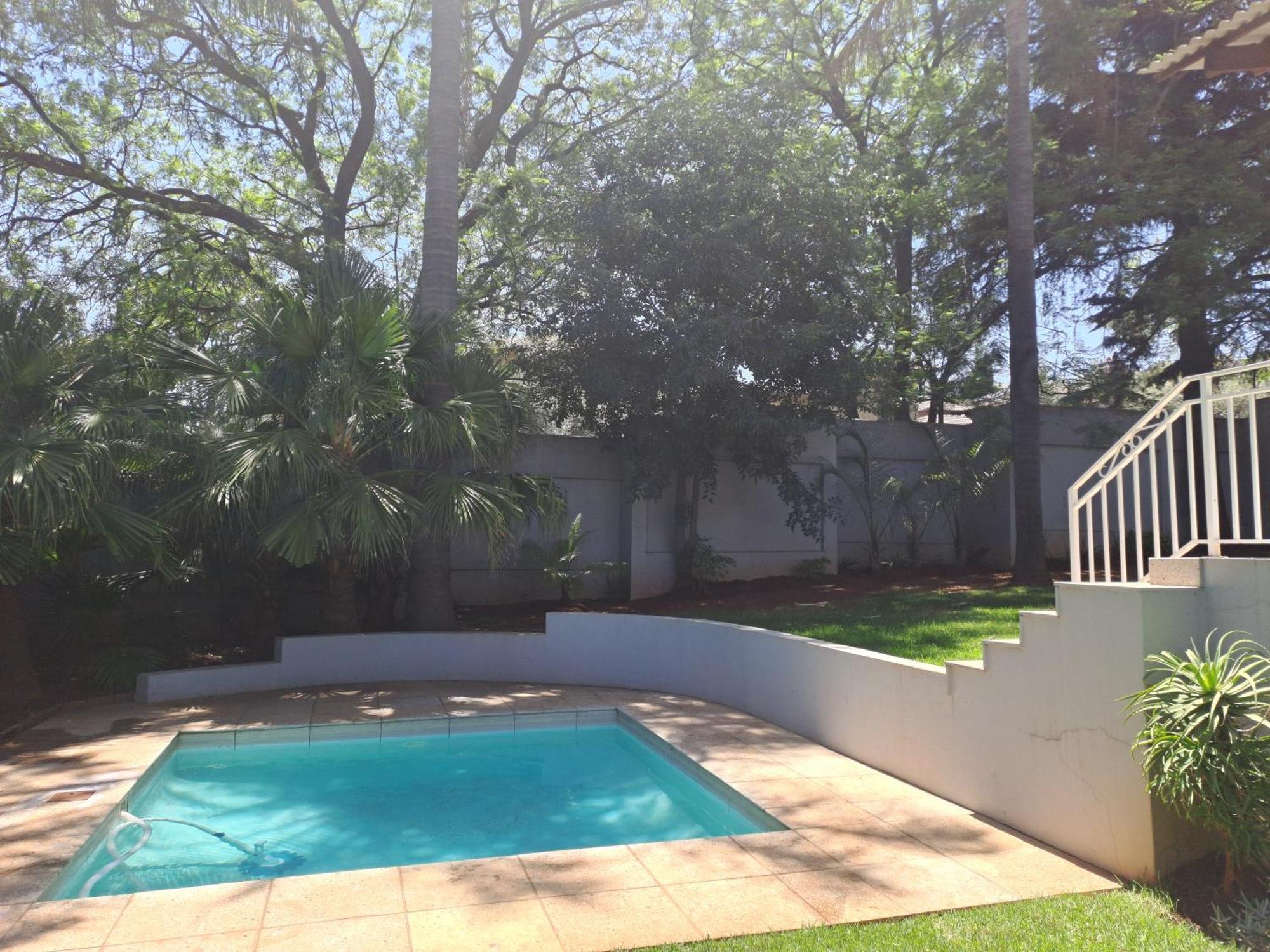 8 On Acacia Guesthouse Bedfordview Extérieur photo
