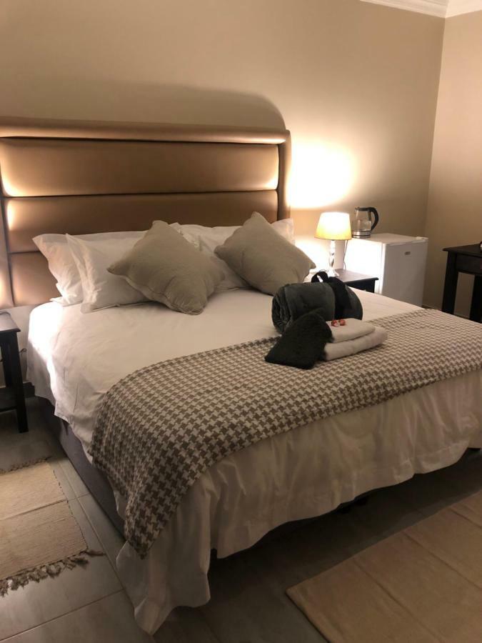 8 On Acacia Guesthouse Bedfordview Extérieur photo