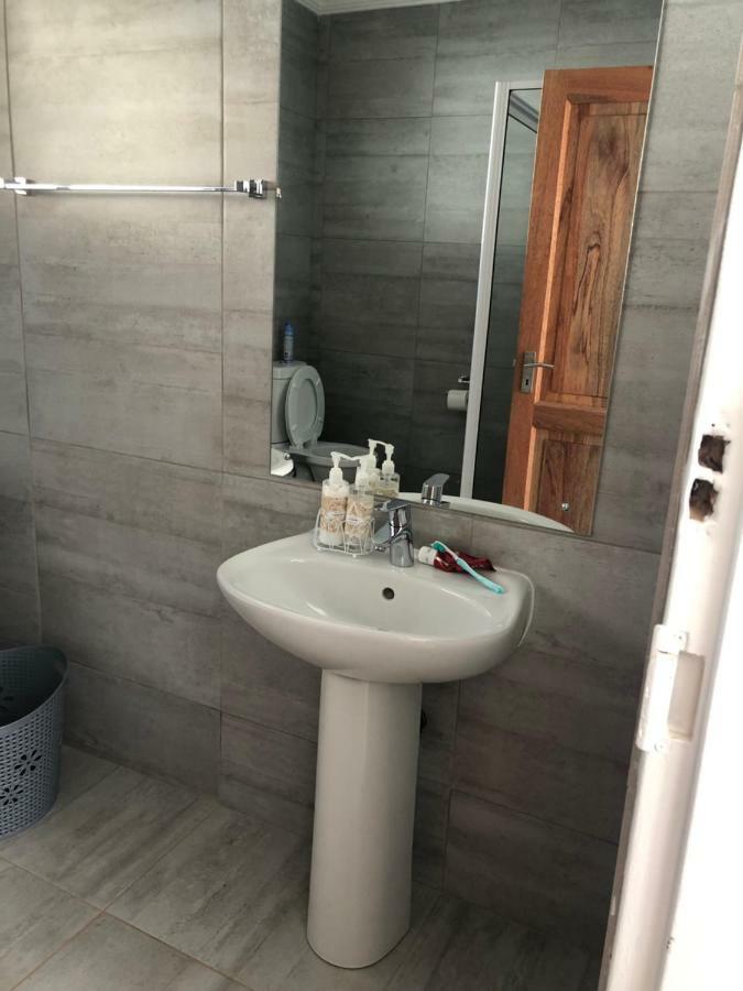 8 On Acacia Guesthouse Bedfordview Extérieur photo