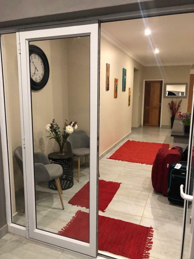 8 On Acacia Guesthouse Bedfordview Extérieur photo