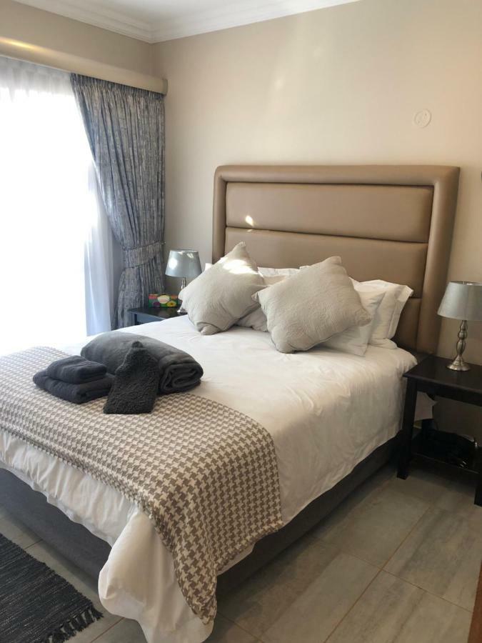 8 On Acacia Guesthouse Bedfordview Extérieur photo
