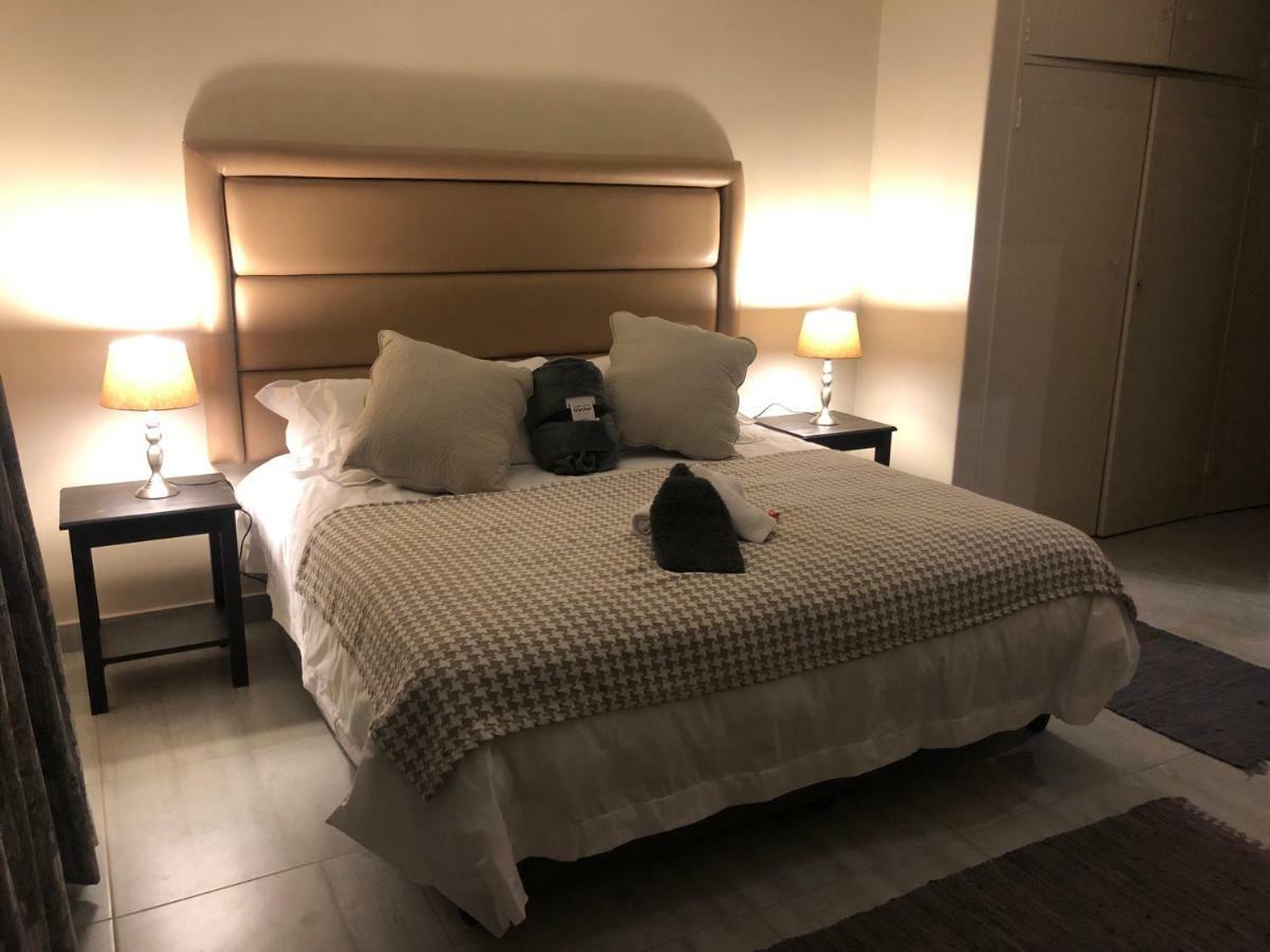 8 On Acacia Guesthouse Bedfordview Extérieur photo