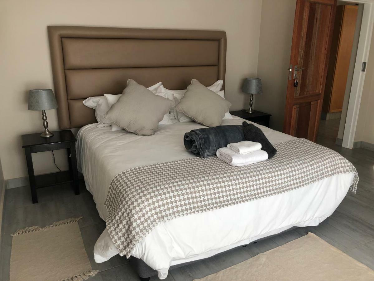 8 On Acacia Guesthouse Bedfordview Extérieur photo