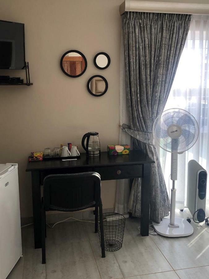 8 On Acacia Guesthouse Bedfordview Extérieur photo